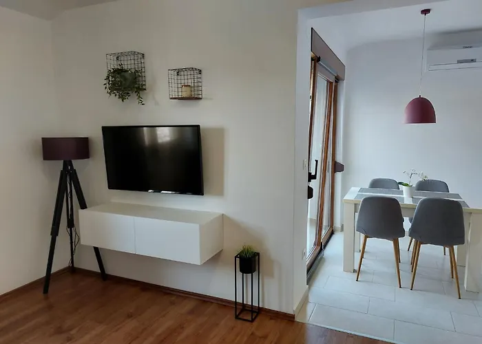 Tolle Amphora Mit Moebliertem Balkon By Interhome Apartamento