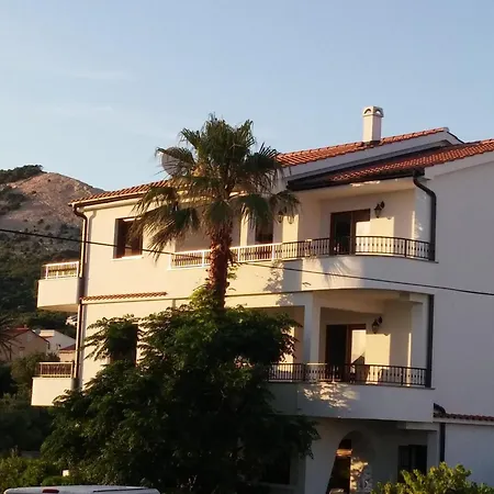 Tolle Amphora Mit Moebliertem Balkon By Interhome Apartamento