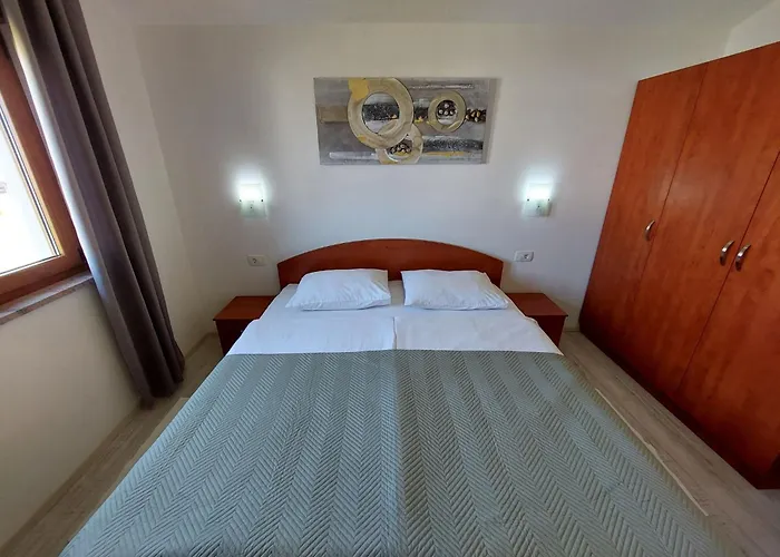 Tolle Amphora Mit Moebliertem Balkon By Interhome Barbat na Rabu